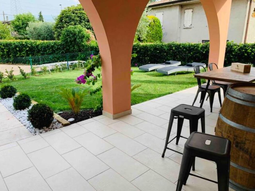 Apartment Charme And Relax With Garden And Swimming Pool Дезенцано-дель-Гарда Екстер'єр фото